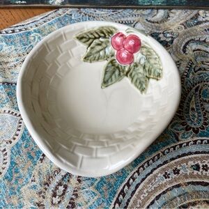 Pfaltzgraff Jamberry Spoon Rest Basketweave Sculpted Berry Stoneware Vintage